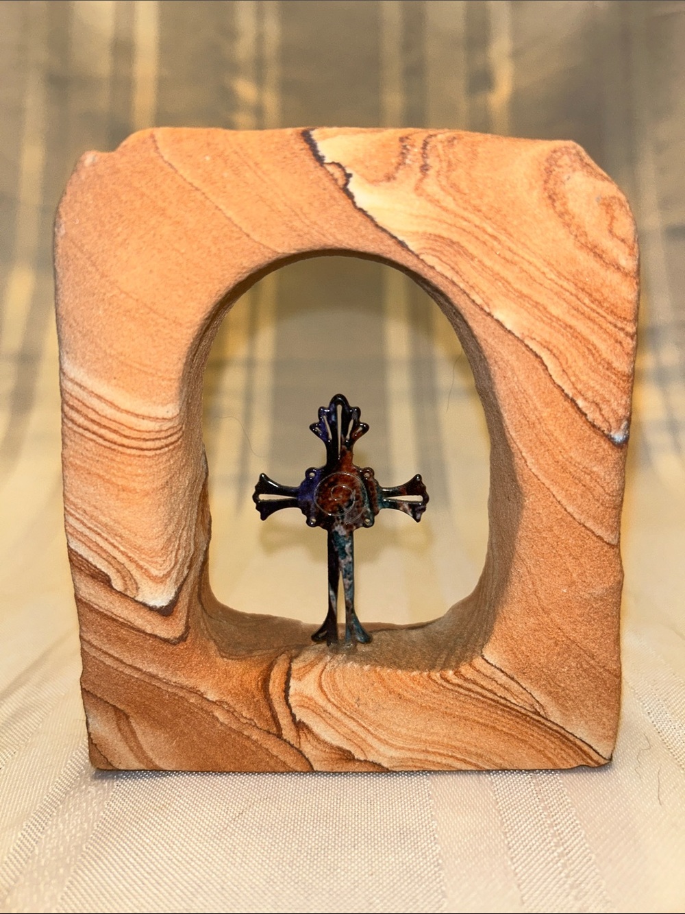 Sandstone Arch Décor with Patina Cross Accent (LC)